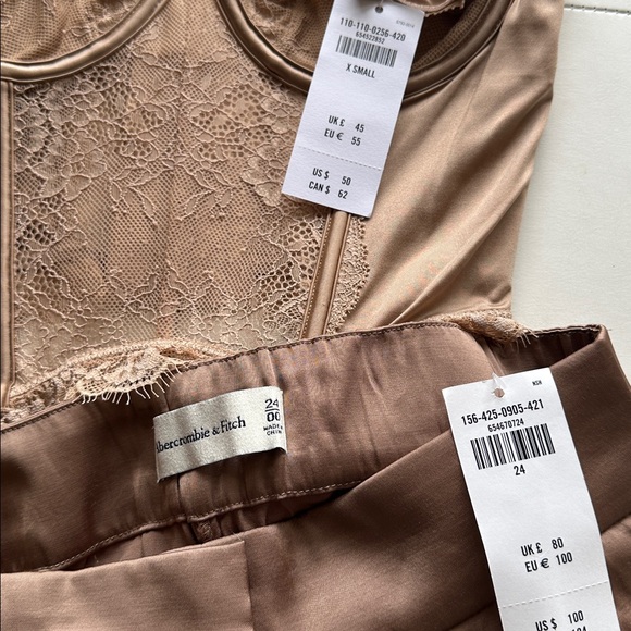 Abercrombie and Fitch Matching top and pants - Picture 6 of 6